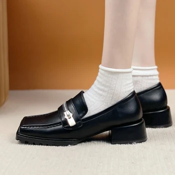 Женская обувь с квадратным носком в стиле Ретро, Новинка 2022, Популярная обувь на среднем каблуке с массивным каблуком, Лакированная кожа на плоской подошве, маленькие кожаные туфли в британском стиле